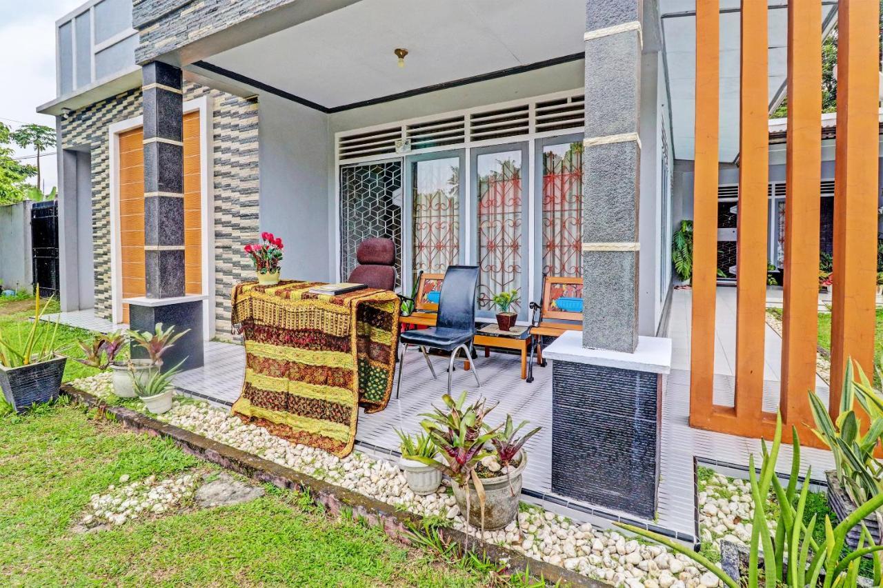 Готель Oyo 92056 Asri Kost Syariah Джамбі Екстер'єр фото